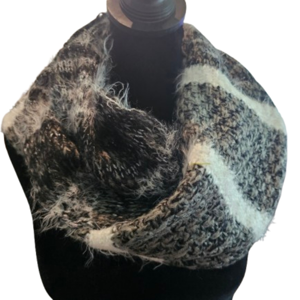 Vera Wang Infinity Scarf Cozy Warm  NWT